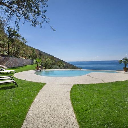 Villa Divina - Apt Icona Con Piscina E Vista Lago Кастелето ди Бренцоне Екстериор снимка