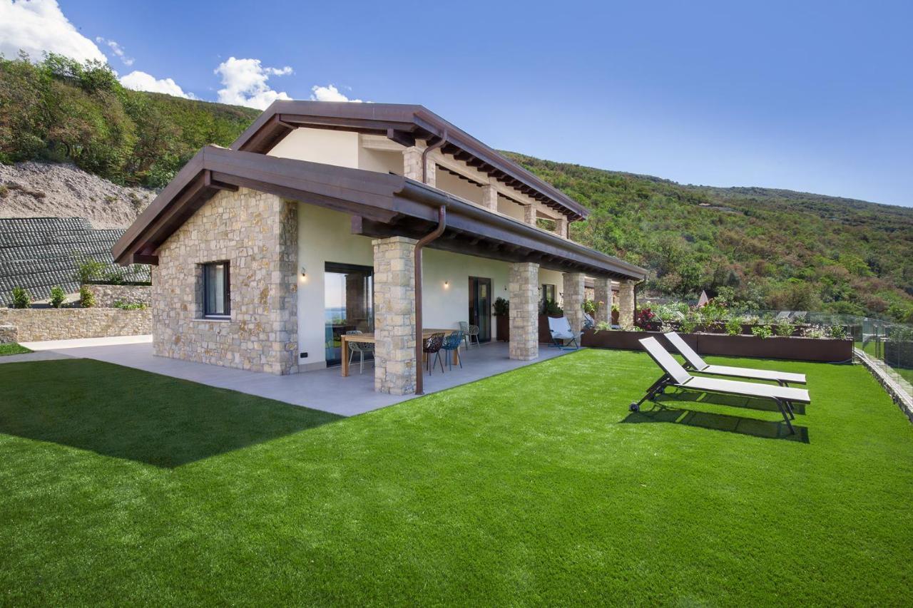 Villa Divina - Apt Icona Con Piscina E Vista Lago Кастелето ди Бренцоне Екстериор снимка