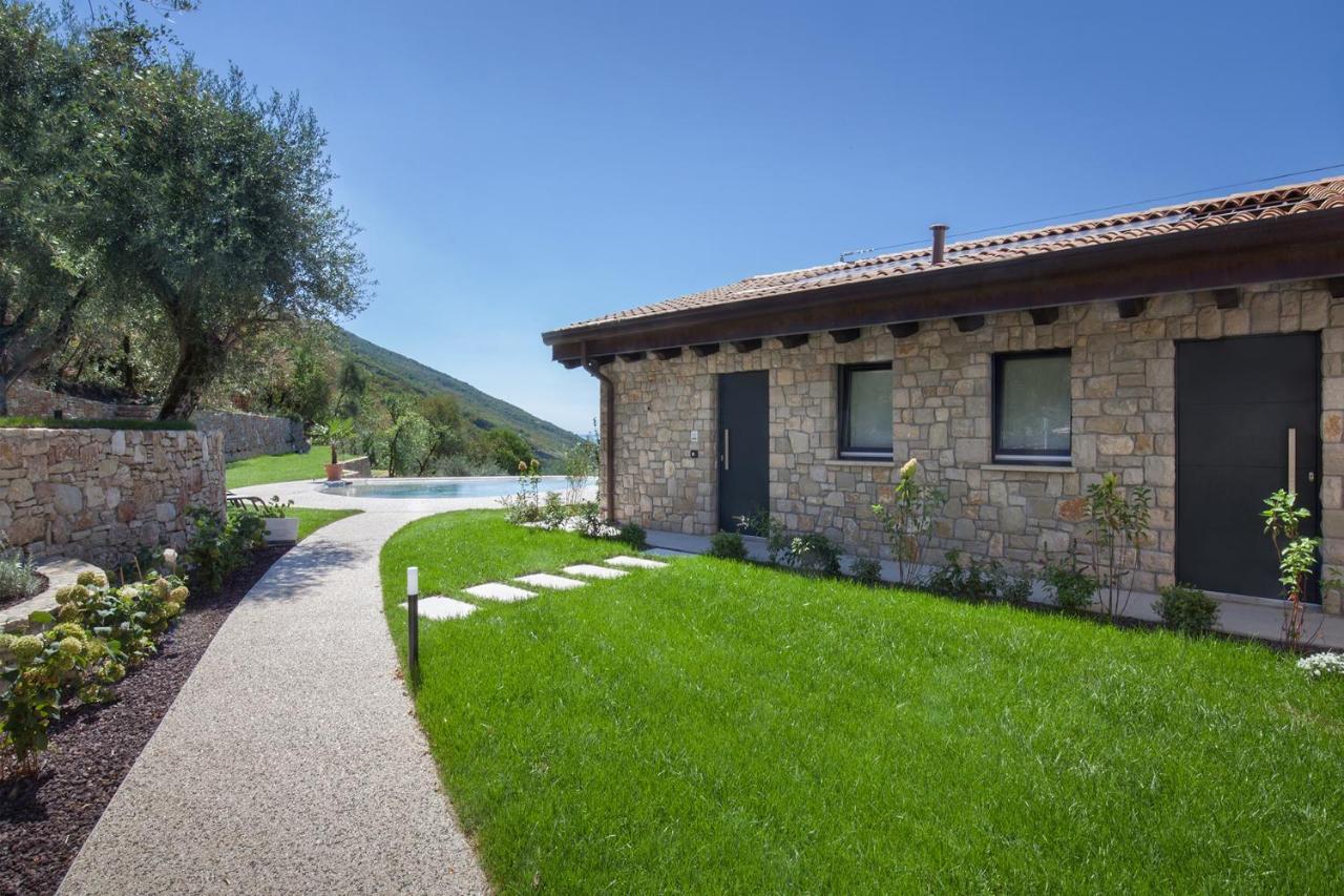Villa Divina - Apt Icona Con Piscina E Vista Lago Кастелето ди Бренцоне Екстериор снимка